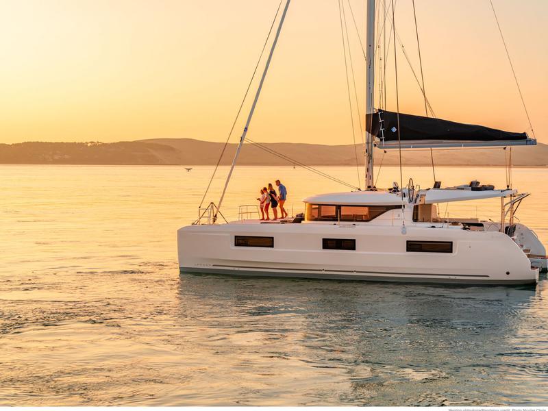 Book yachts online - catamaran - Lagoon 46 A/C &amp; GEN &amp; WM - LATRIA - rent