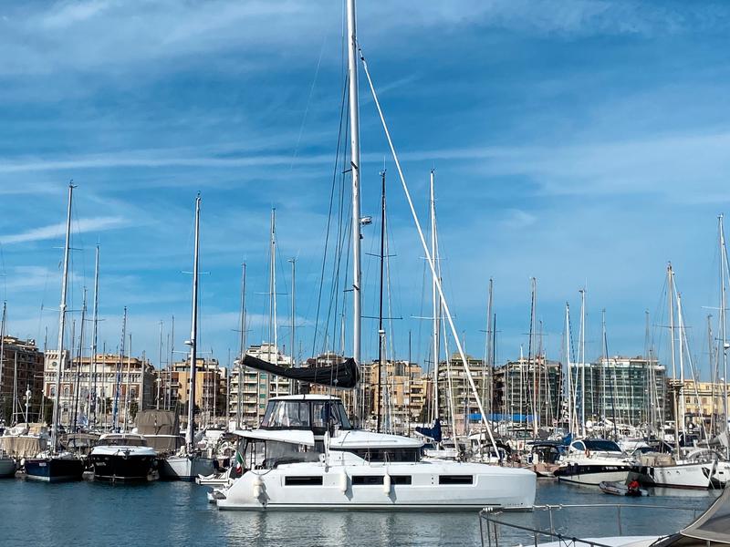 Book yachts online - catamaran - Lagoon 50 - Titti - rent
