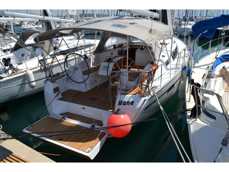 Book yachts online - sailboat - Bavaria 37 Cruiser - Hana - rent