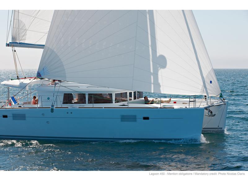 Book yachts online - catamaran - Lagoon 450  Fly (A/C-Generator-Watermaker-SolarPanel) - Corona Borealis - rent