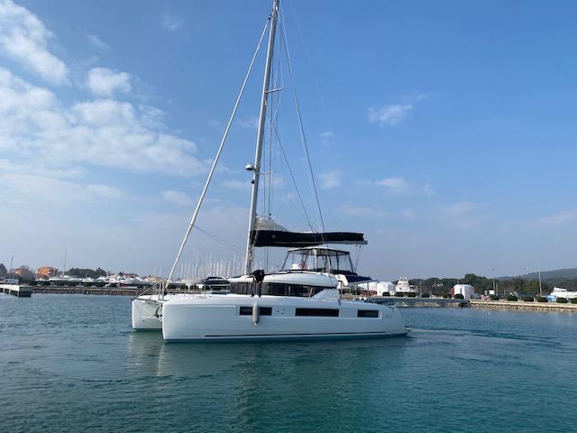 Book yachts online - catamaran - Lagoon 51 - owner version - SERENDIPITY - rent