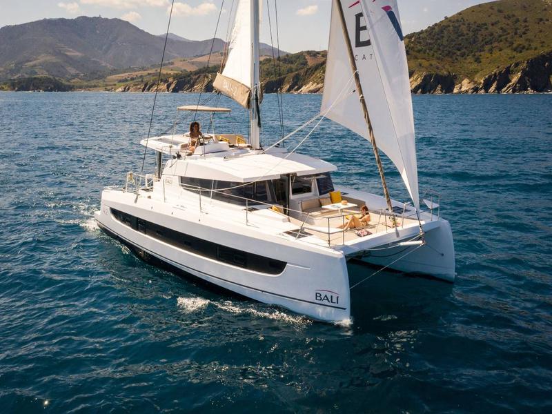 Book yachts online - catamaran - Bali 4.2 A/C &amp; GEN &amp; WM - First Spark - rent