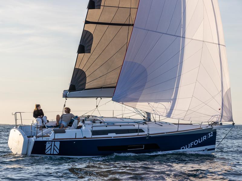 Book yachts online - sailboat - Dufour 32 - NEW 2023 - rent