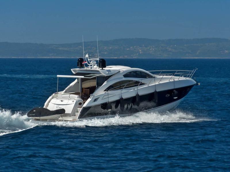Book yachts online - motorboat - Predator 62 - Ena 1 - rent