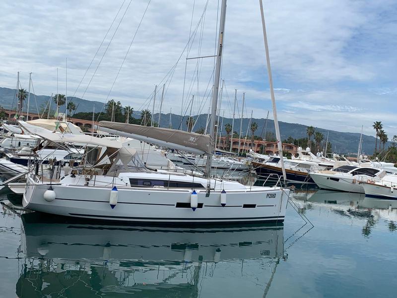 Book yachts online - sailboat - Dufour 382 Grand Large - CAN CAN - rent
