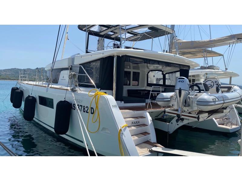 Book yachts online - catamaran - Lagoon 52F (5 cab) - Naka (PTP)  - rent