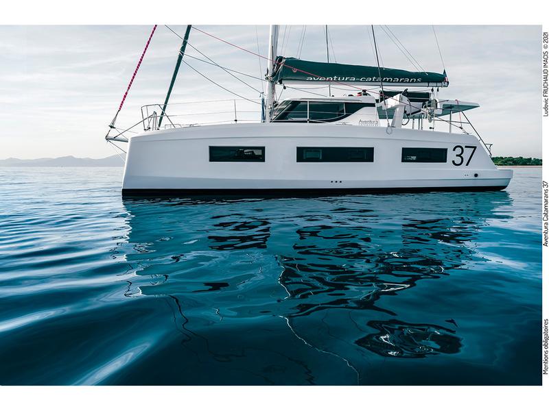 Book yachts online - catamaran - Aventura 37 - Manalua - rent
