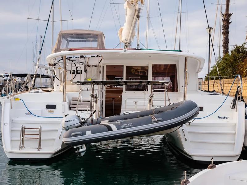 Book yachts online - catamaran - Lagoon 400 S2 - Auster - rent