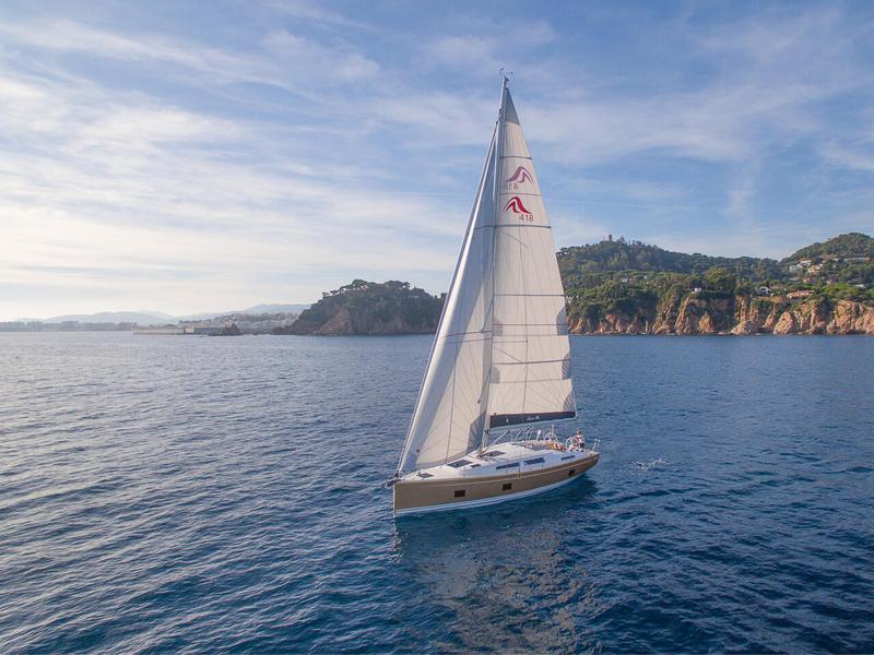 Book yachts online - sailboat - Hanse 418 - Dafne - rent