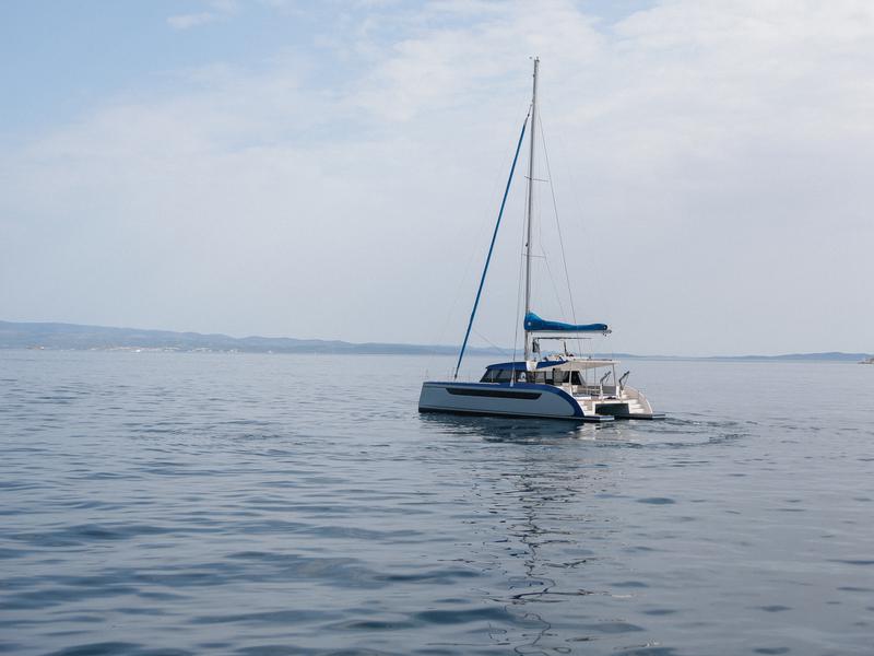 Book yachts online - catamaran - Luna 49 - Blue - rent