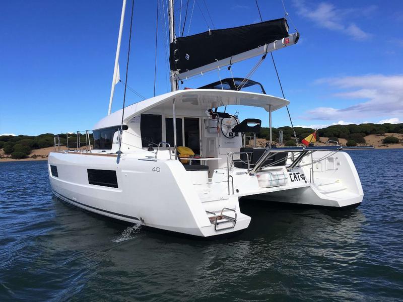 Book yachts online - catamaran - Lagoon 40 - Kat 40 - rent