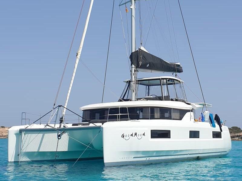Book yachts online - catamaran - Lagoon 46 owner version - GOOD MOOD - rent