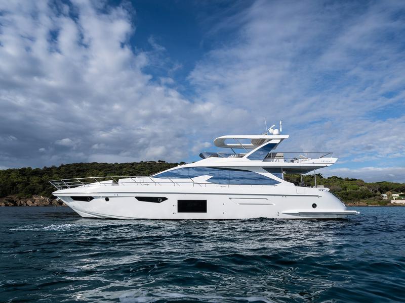 Book yachts online - motorboat - Azimut 72 Fly - Mineira - rent