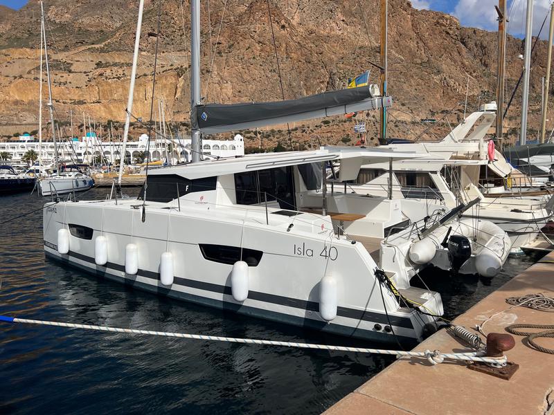 Book yachts online - catamaran - Isla 40 - HO - rent