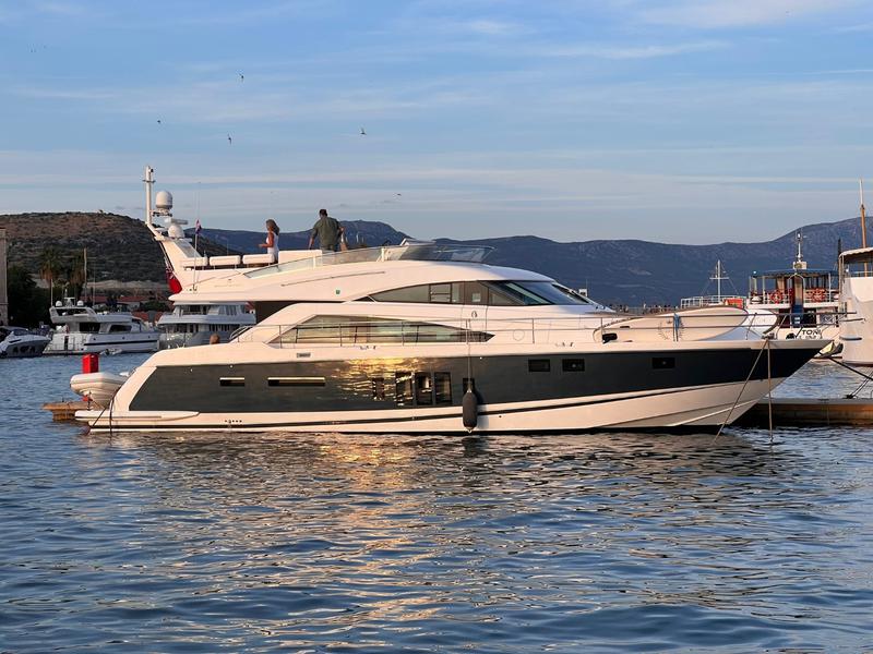 Book yachts online - motorboat - Squadron 58 - SPRAOI NA MARA (skipper incl., any-day charters) - rent