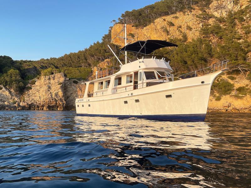 Book yachts online - motorboat - Grand Banks Europa 50 - Ghimar - rent