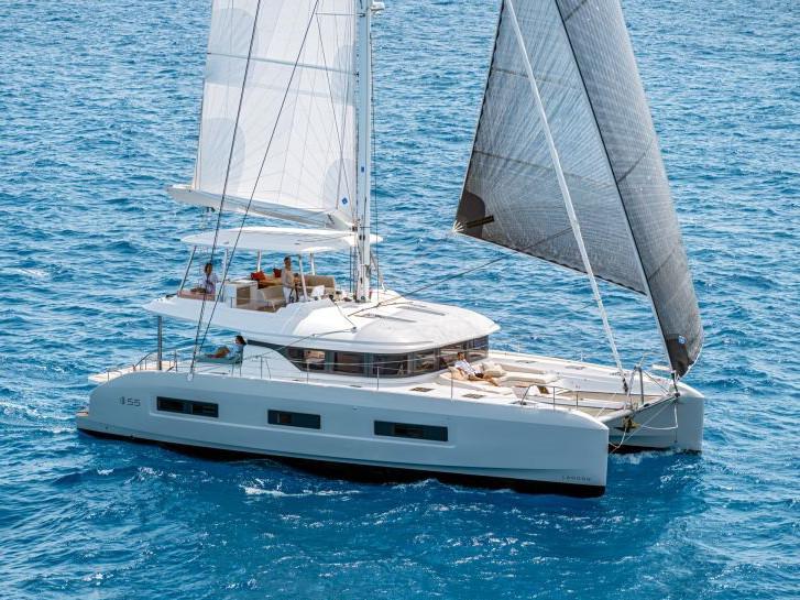 Book yachts online - catamaran - Lagoon 55 - Hydrus - rent