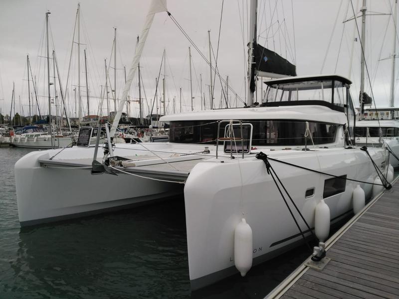 Book yachts online - catamaran - Lagoon 42 Premium A/C - Estella  - rent