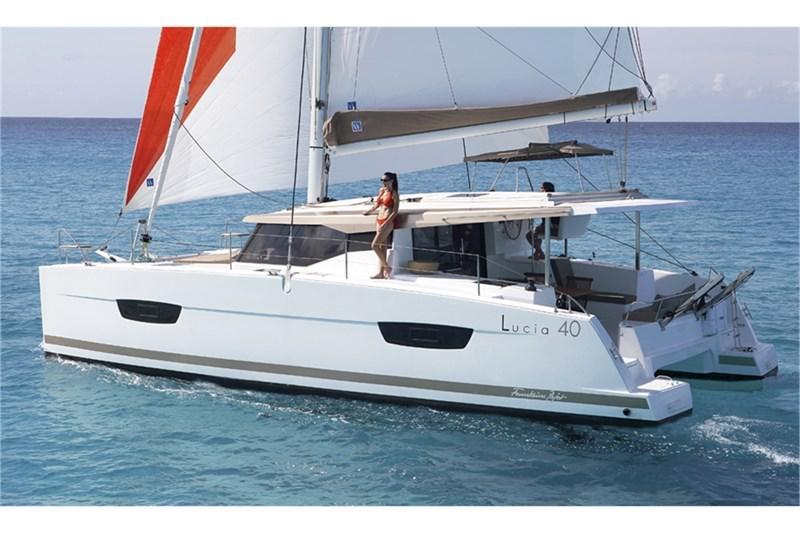 Book yachts online - False - Lucia 40 (4Cab) - Luna Rossa II - rent
