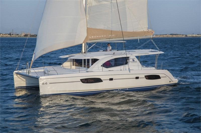 Book yachts online - False - Leopard 44 (4Cab) - Portals Vells - rent