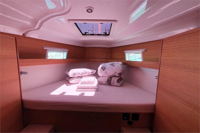 Book yachts online - False - Elan Impression 45.1 (3cab) - Urshy - rent