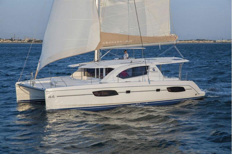 Book yachts online - False - Leopard 44 (4Cab) - La Luna - rent