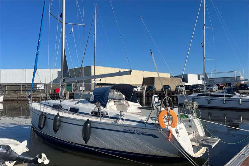 Book yachts online - False - Bavaria 35 Cruiser (3Cab) - Jana - rent