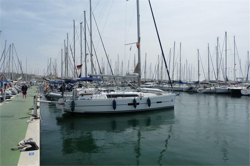 Book yachts online - False - Dufour 382 Grand Large (3Cab) - Sunny Blue - rent