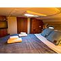 Book yachts online - motorboat - Monterey 375 SY - Red Dragon - rent