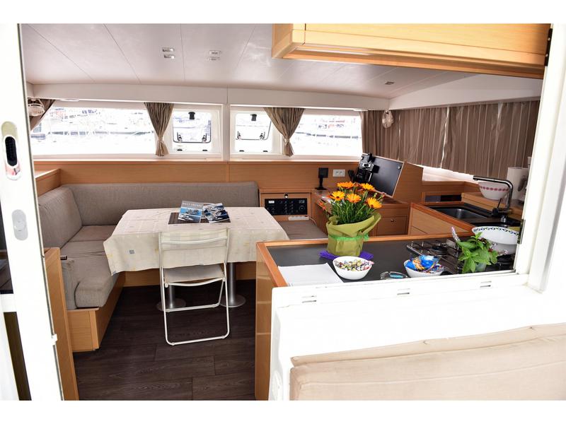 Book yachts online - catamaran - Lagoon 400 - Z - rent