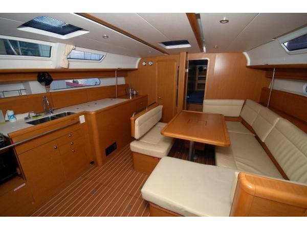 Book yachts online - sailboat - Sun Odyssey 44 i - Vendavel - rent