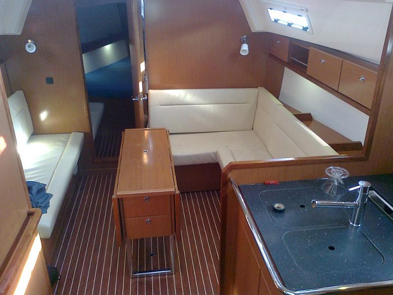 Book yachts online - sailboat - Bavaria Cruiser 36 - Silver Arrow - rent