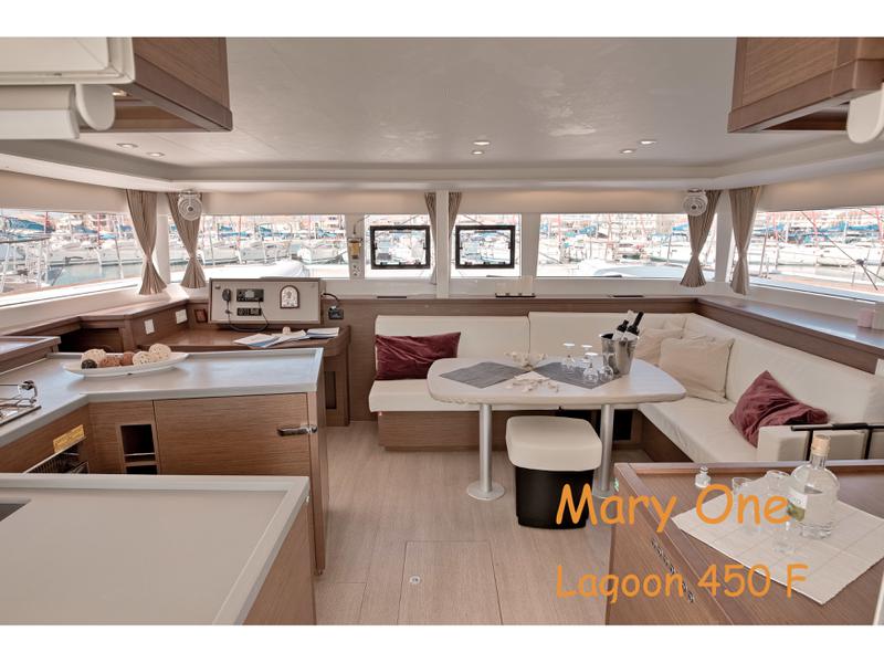 Book yachts online - catamaran - Lagoon 450  Flybridge - Mary # One AIRCO-GENERATOR - rent