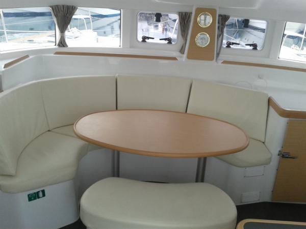 Book yachts online - catamaran - Lagoon 380 S2 - Semele - rent