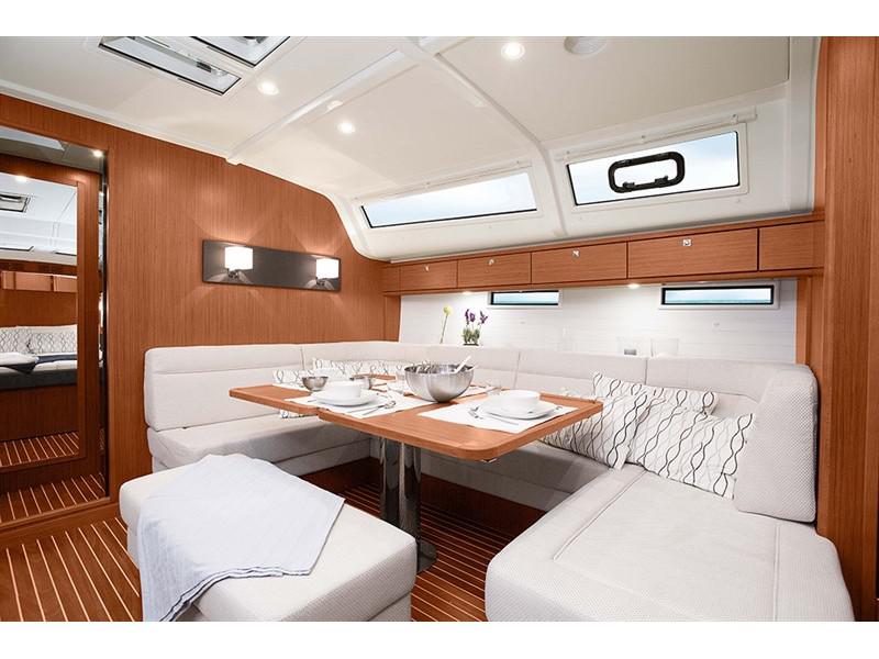 Book yachts online - sailboat - Bavaria Cruiser 51 - Mina - rent