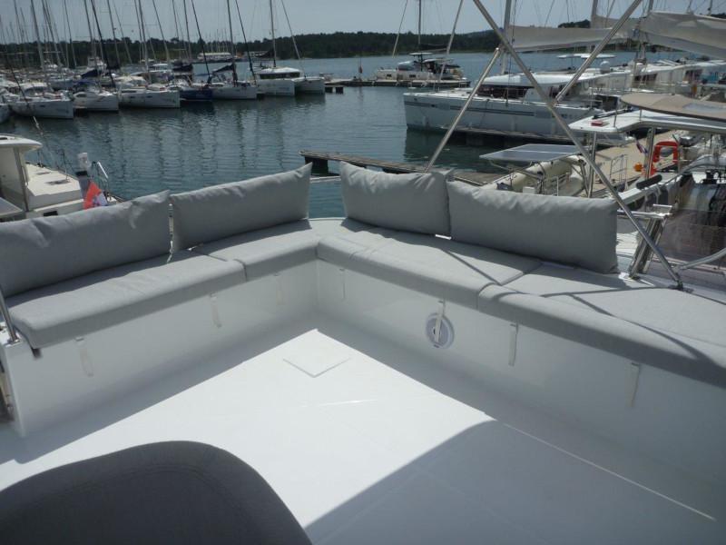 Book yachts online - powercatamaran - MY 37- 4. cab. - MareTortuga - rent