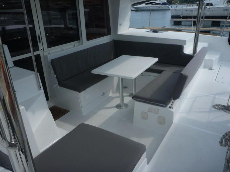 Book yachts online - catamaran - Lagoon 400 S2 (4+2 cab.) - Secret of Life - rent