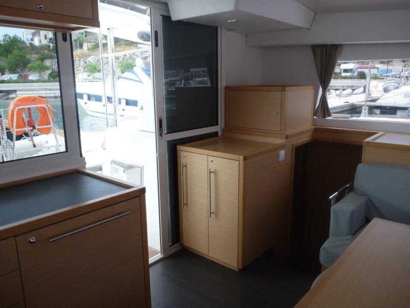 Book yachts online - catamaran - Lagoon 400 S2 (4+2 cab.) - Secret of Life - rent