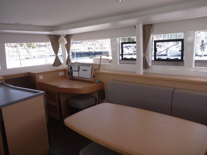 Book yachts online - catamaran - Lagoon 450 Sport (4+2 cab.) - Oryx - rent