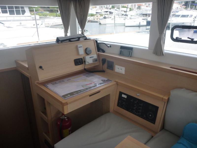 Book yachts online - catamaran - Lagoon 40 (4+2 cab.) - 4 YOU - rent