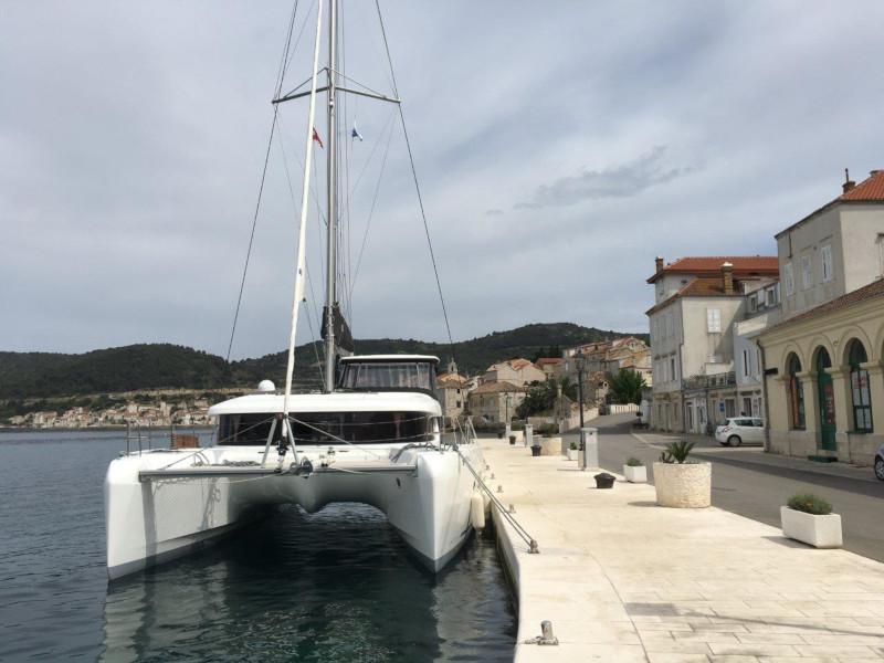 Book yachts online - catamaran - Lagoon 42 (3+2 cab.) - Skyfall - rent