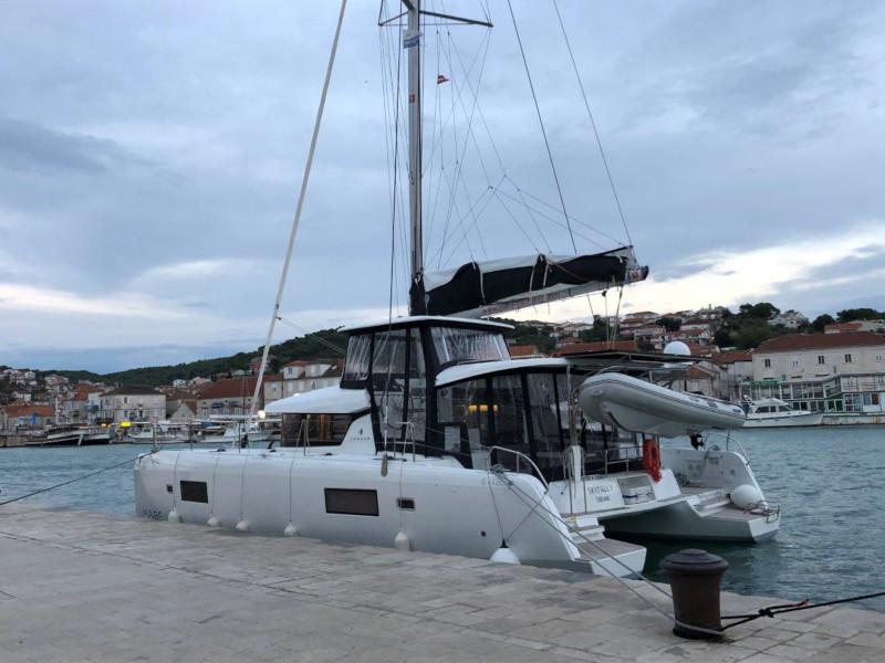 Book yachts online - catamaran - Lagoon 42 (3+2 cab.) - Skyfall - rent
