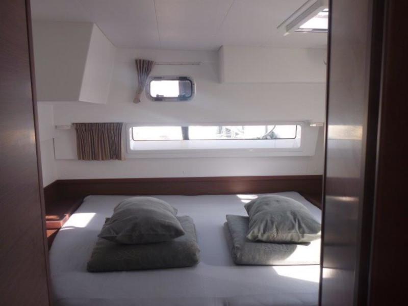 Book yachts online - catamaran - Lagoon 42 (3+2 cab.) - Skyfall - rent