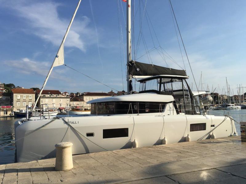 Book yachts online - catamaran - Lagoon 42 (3+2 cab.) - Skyfall - rent
