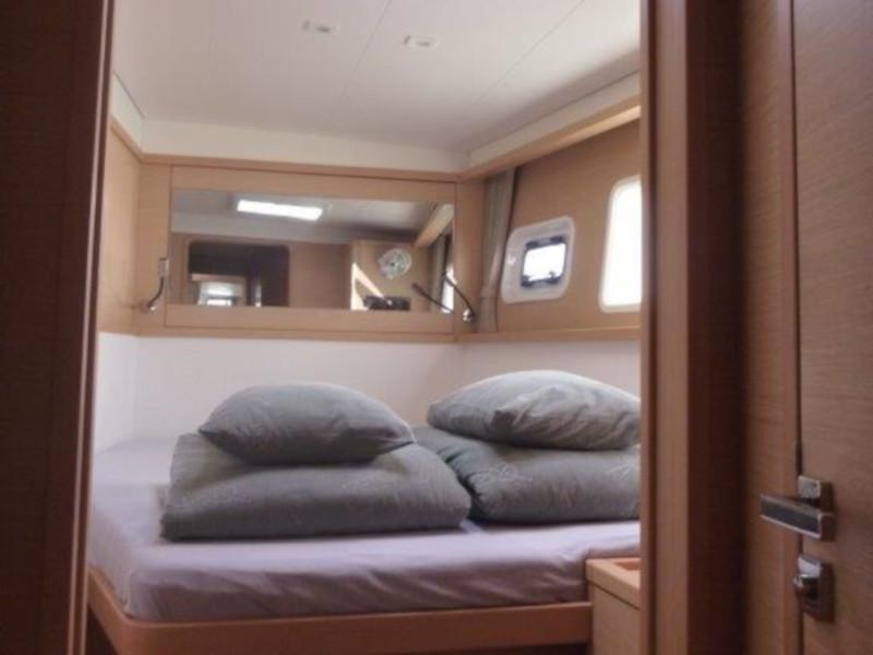 Book yachts online - catamaran - Lagoon 450  Flybridge (4+2 cab.) - Julius Casar III - rent