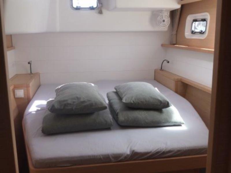 Book yachts online - catamaran - Lagoon 450  Flybridge (4+2 cab.) - Julius Casar III - rent