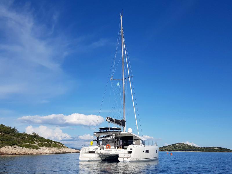 Book yachts online - catamaran - Lagoon 42 (4+2 cab) - Flying Horst - rent