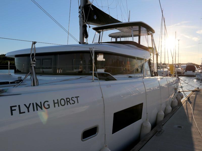 Book yachts online - catamaran - Lagoon 42 (4+2 cab) - Flying Horst - rent
