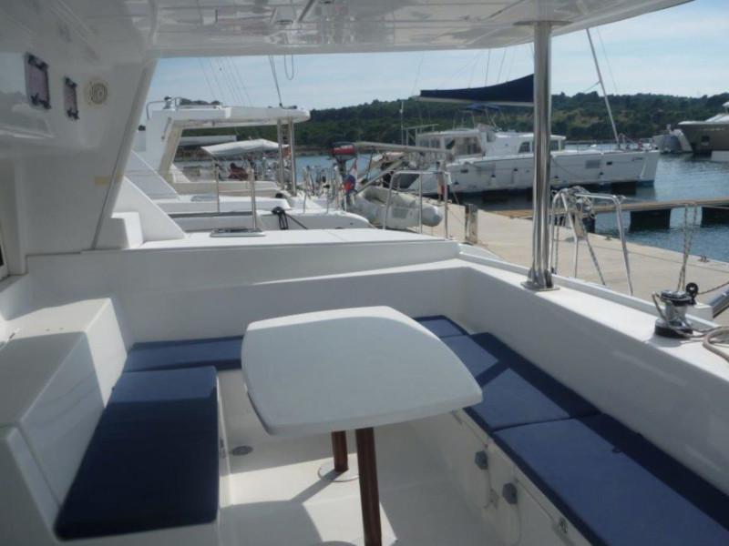 Book yachts online - catamaran - Lagoon 440 (4+2 cab.) - Futuna T - rent