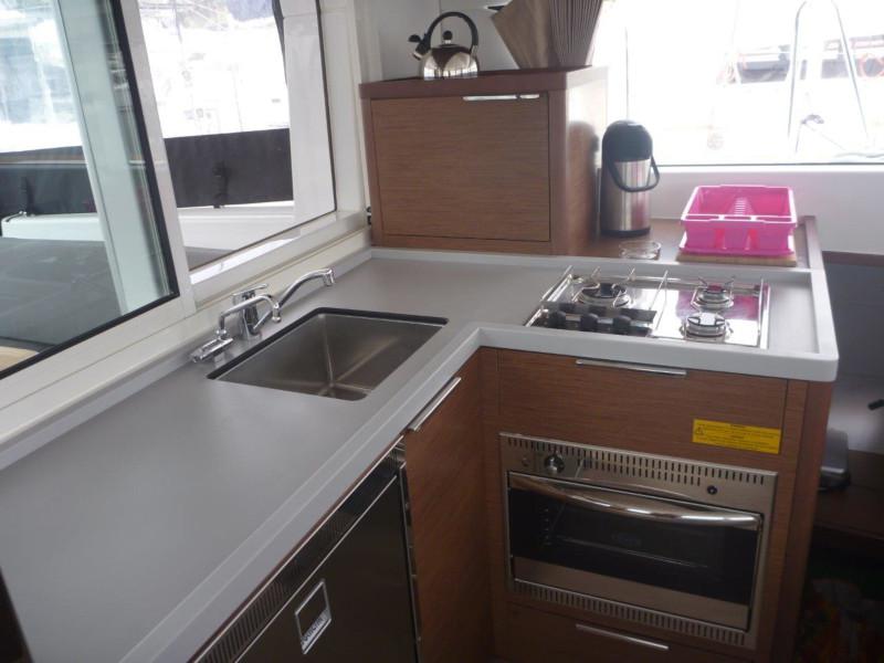 Book yachts online - catamaran - Lagoon 40 (3+2 cab.) - Millennium Falcon - rent